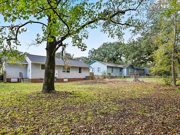 3rd image of 5612 Meadow Ave