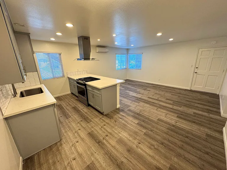 Casa Madrid Apartments — Photo 3