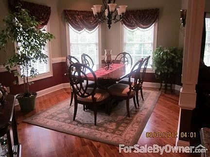 Main Living Room
						:
						14 ft Coffered Ceiling
Hardwood floor
Glass Doors to Screened Porch