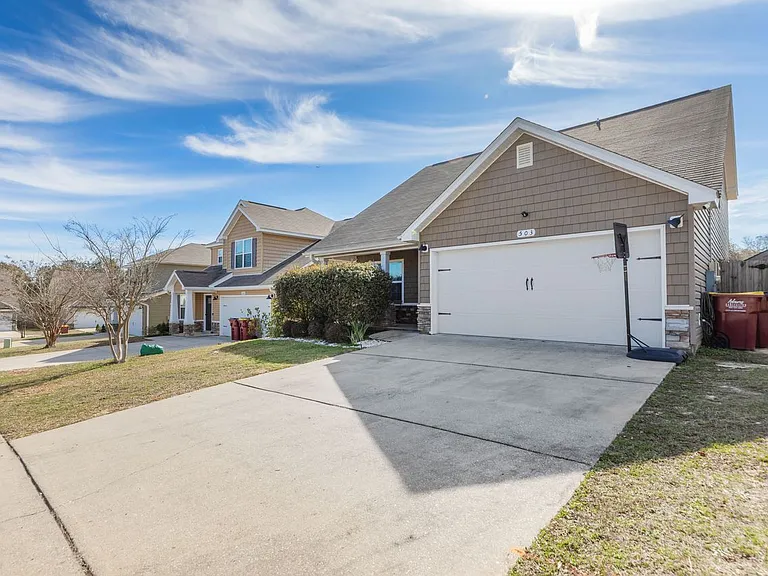 503 Eisenhower Dr — Photo 2