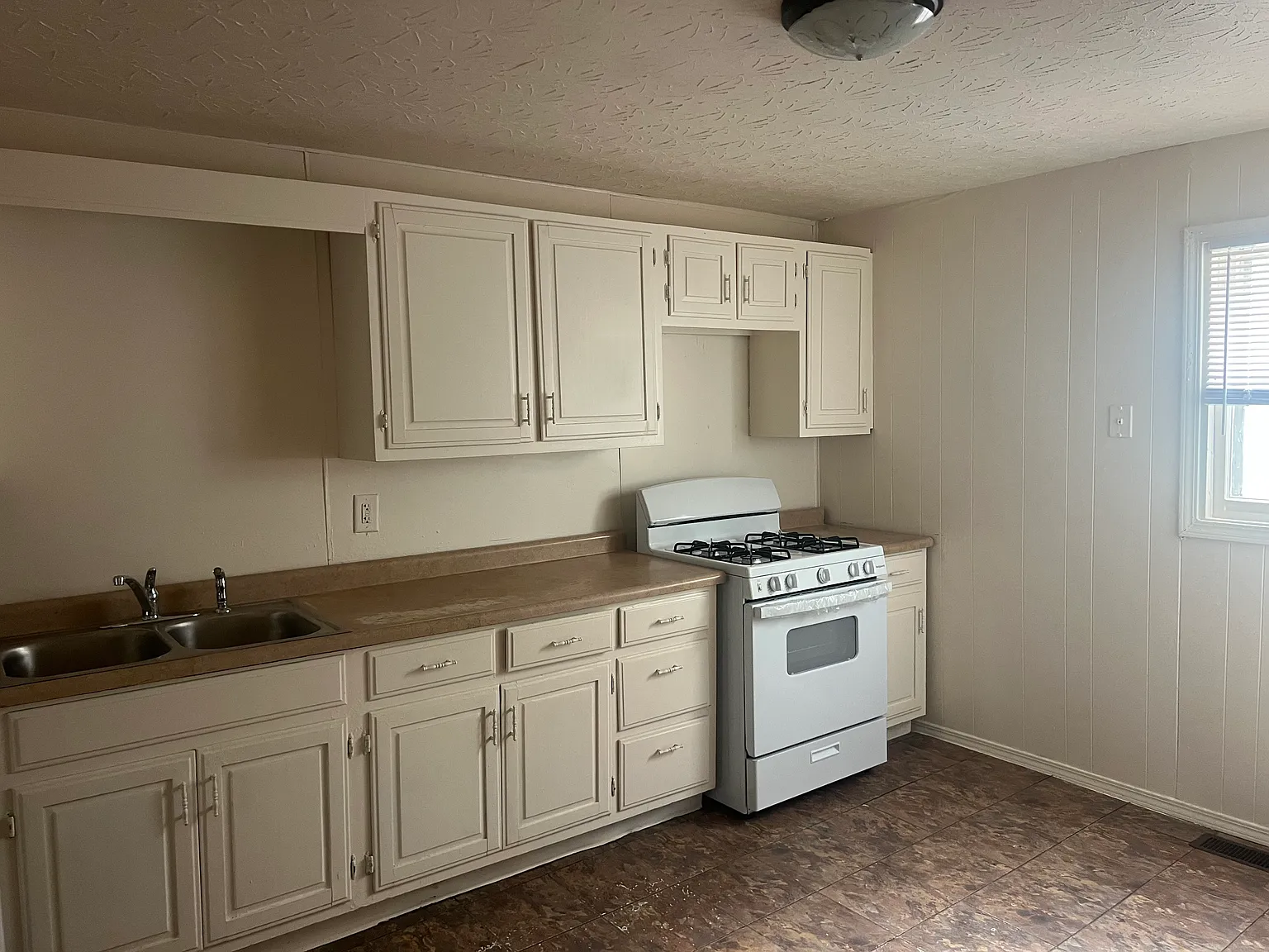 4 bed, $1,500 — Photo 4