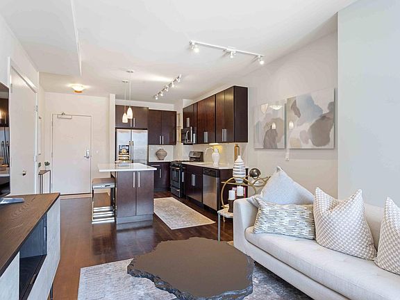 5th image of 126 N Sangamon St #602
