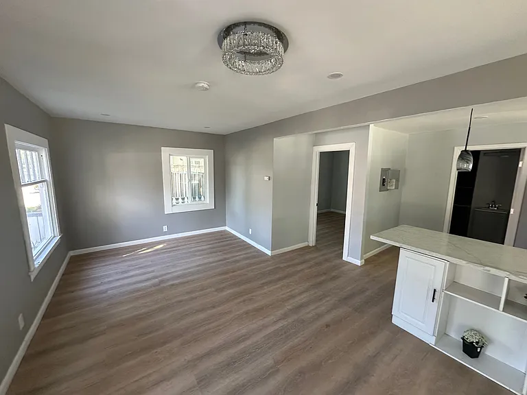 135 Market St — Photo 15