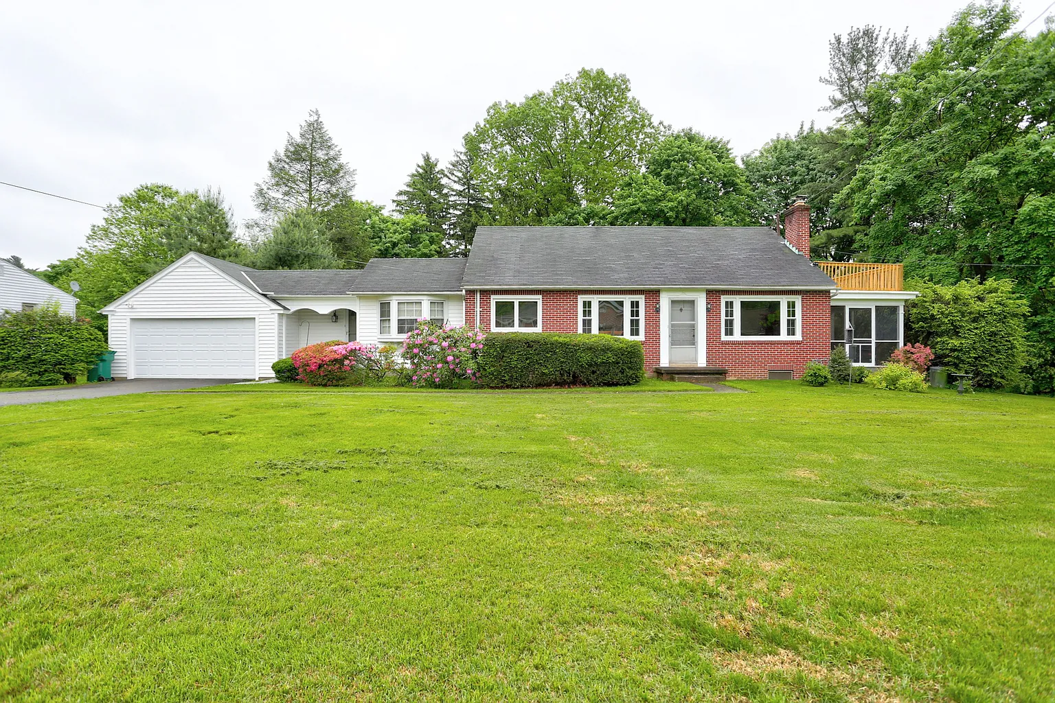 1434 Hollywood Dr photo 1
