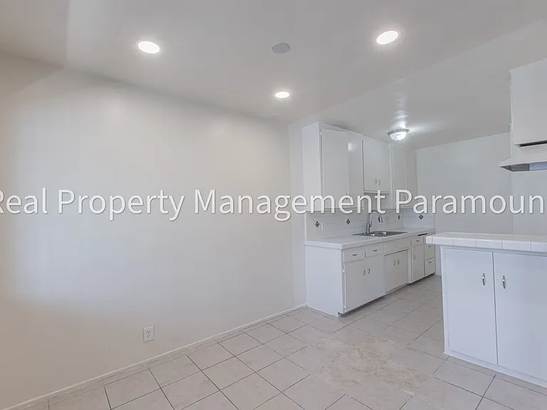3910 Stevely Ave — Photo 7