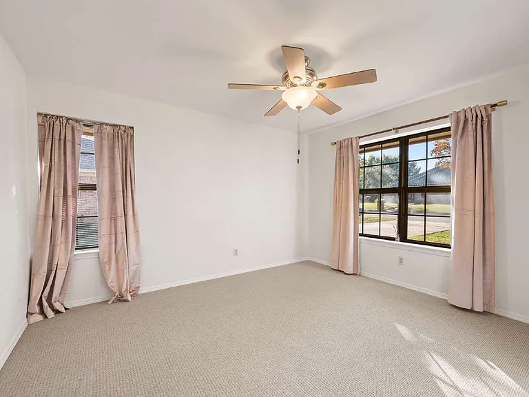 507 Crestview Dr — Photo 22