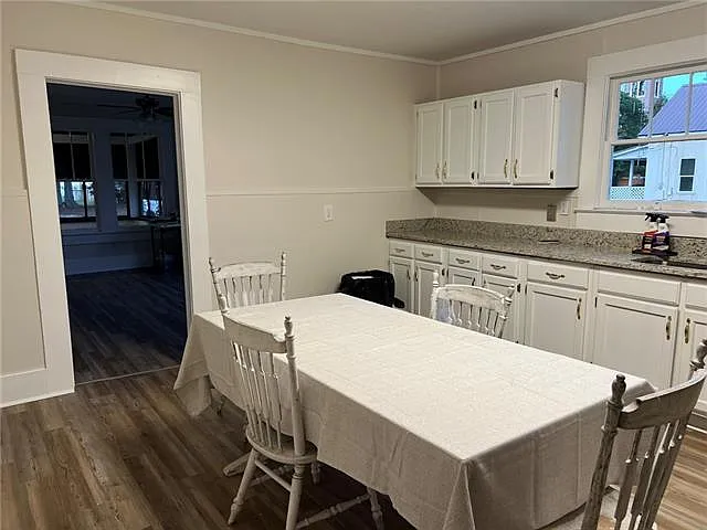 2130 Jefferson St — Photo 16