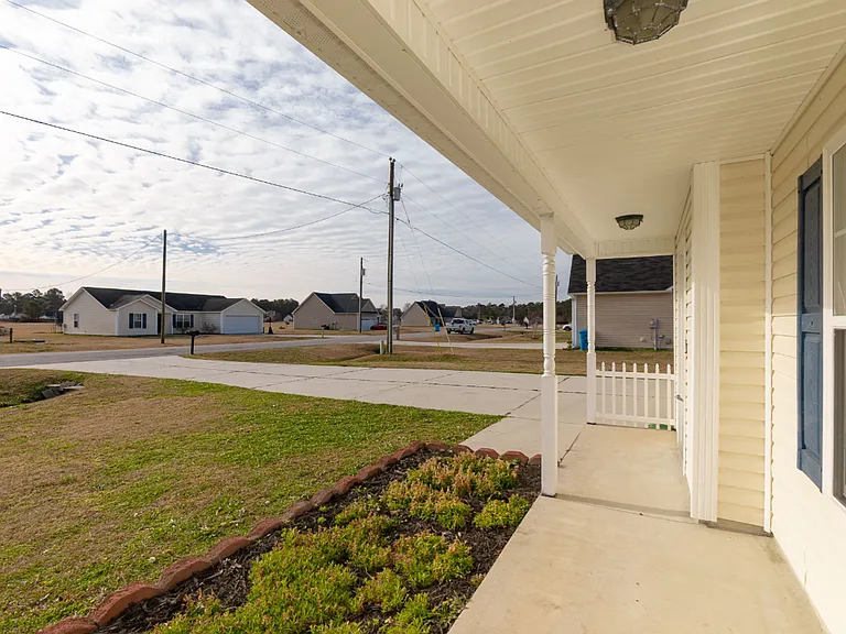 131 Cherry Grove Dr — Photo 2