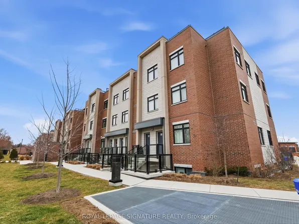 1062 Douglas McCurdy Cmn #227, Mississauga, ON L5G 0C6