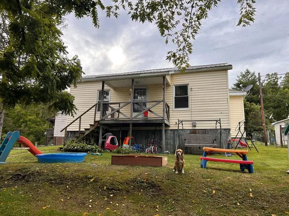 40 Painter Rd, Scarbro, WV 25917