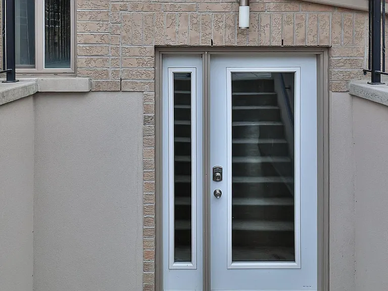 54 Madawaska Ave #BASEMENT — Photo 2