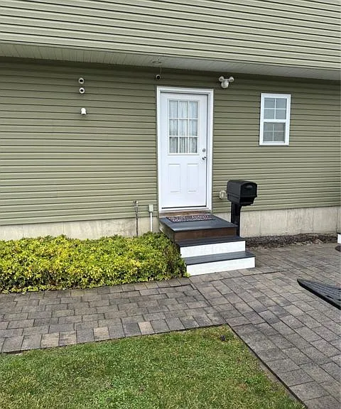 5 Macintosh Ln — Photo 1