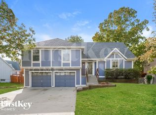 12818 S Navaho Dr, Olathe, KS 66062
