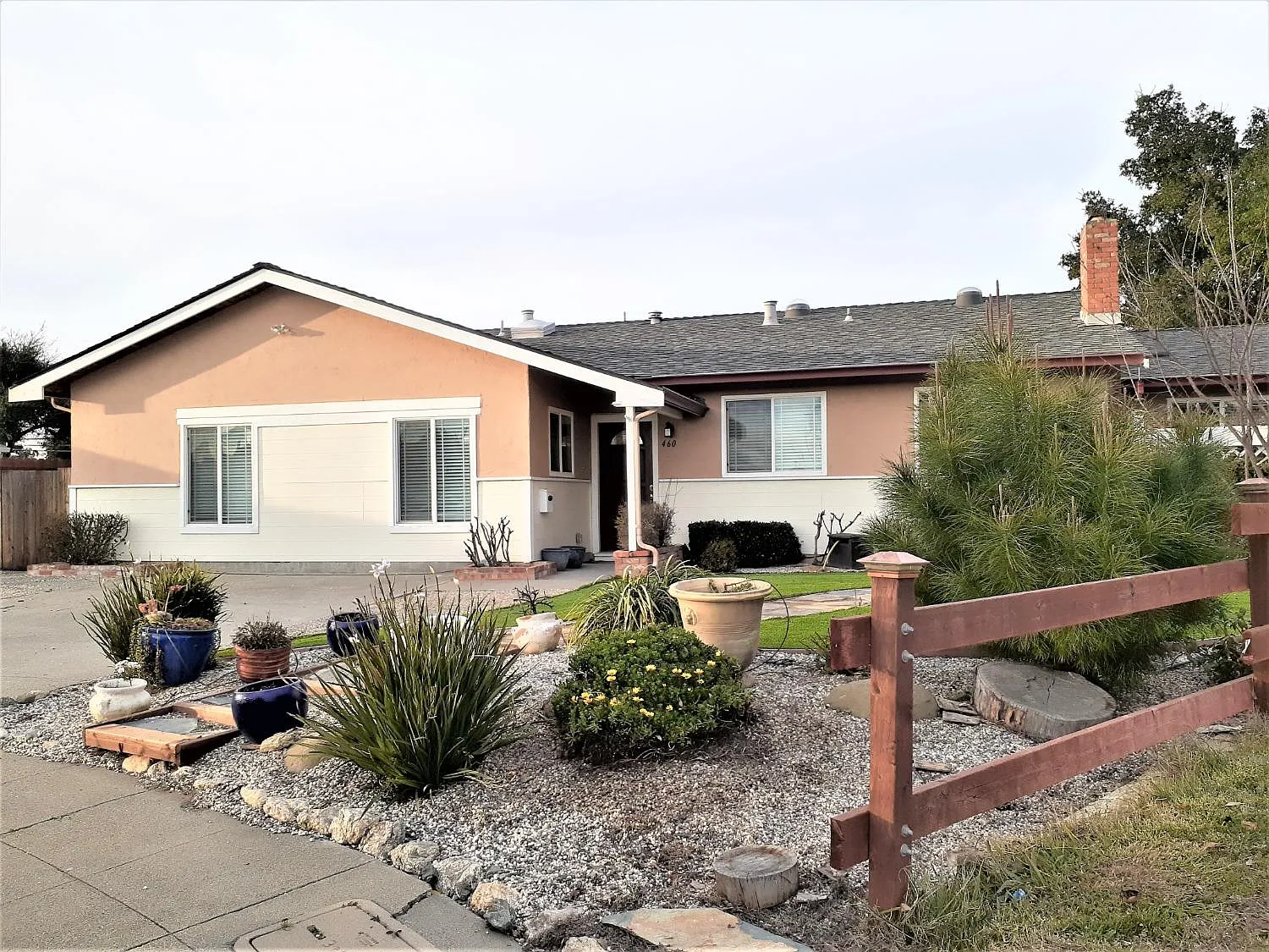 460 Robert Way photo 1