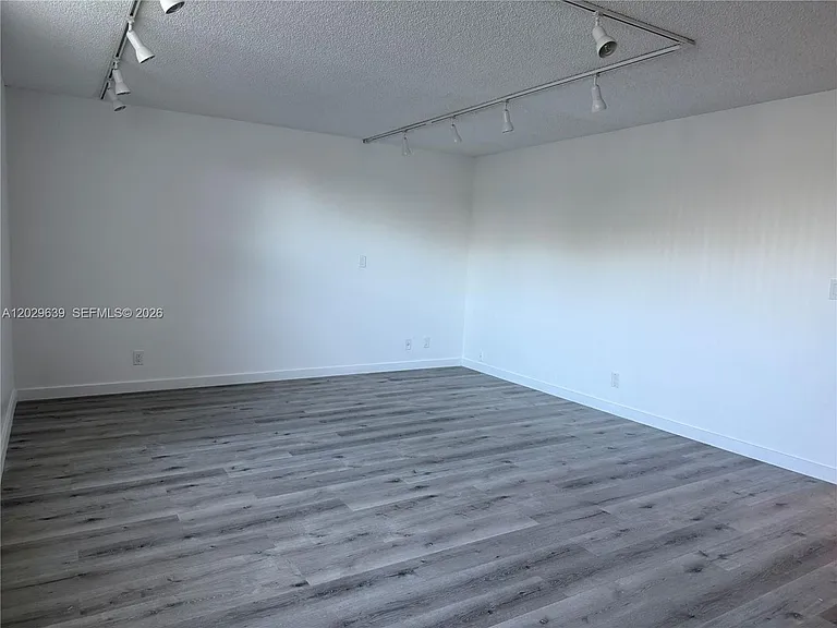 20441 NE 30th Ave #1129 — Photo 5