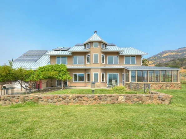 2585 David Ln, Medford, OR 97504