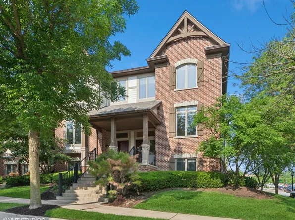 301 Brownstone Dr, St Charles, IL 60174