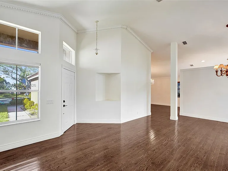 658 Stanton Dr — Photo 16