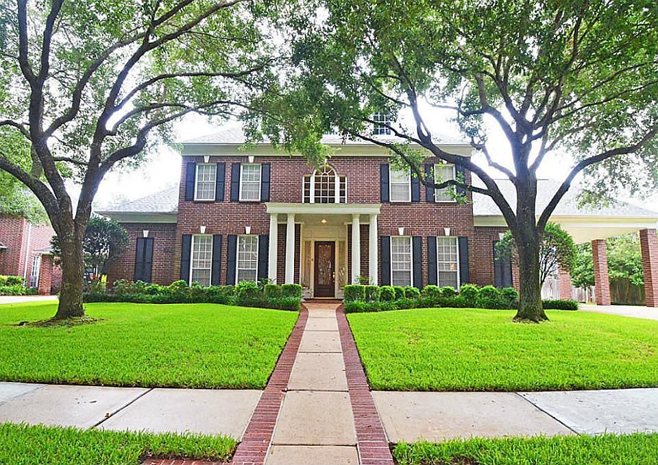 THIS EXQUISITE ,TRADTIONAL HOME IS SITUATED ON A QUIET CUL DE SAC!