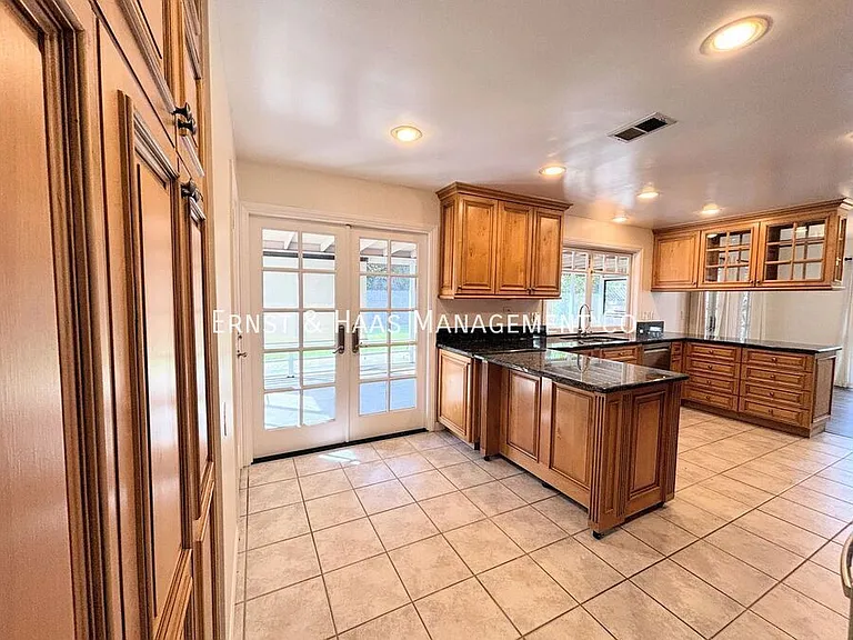 11381 Foster Rd — Photo 11