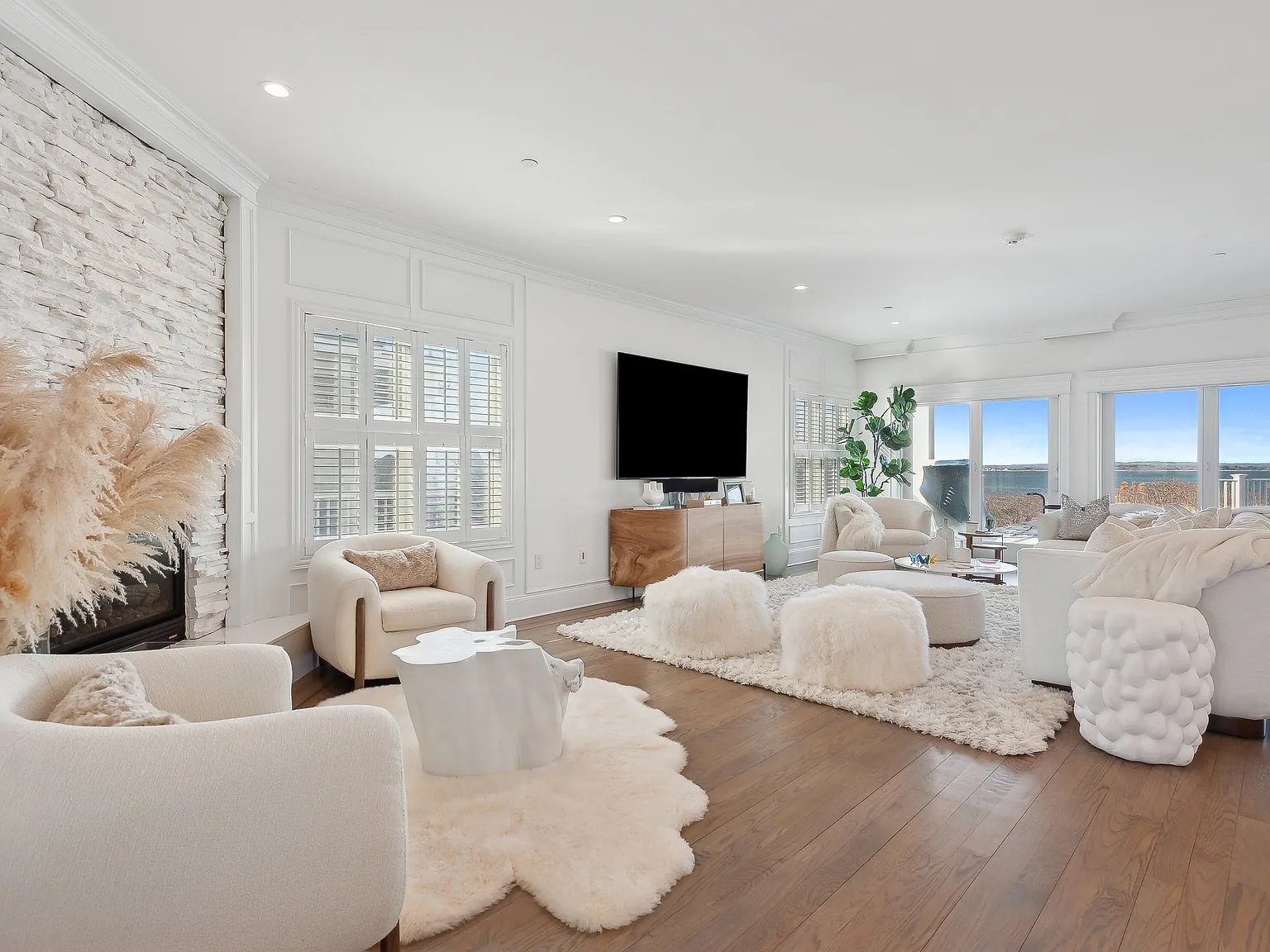 Pristine Bayfront in Westhampton Dunes — Photo 3