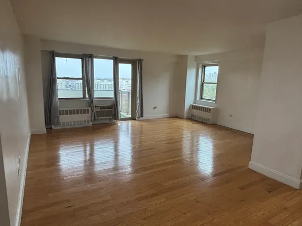 12399 Flatlands Avenue image 2 of 11