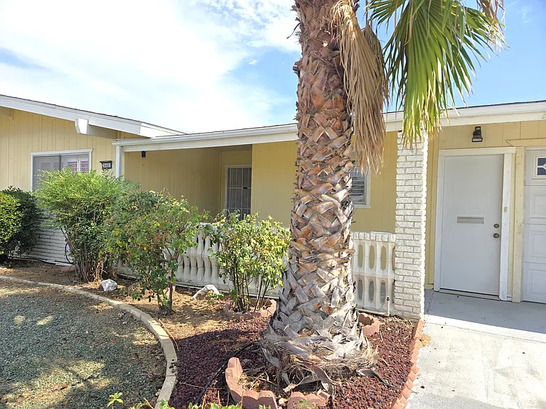 26481 Fordham Dr — Photo 2