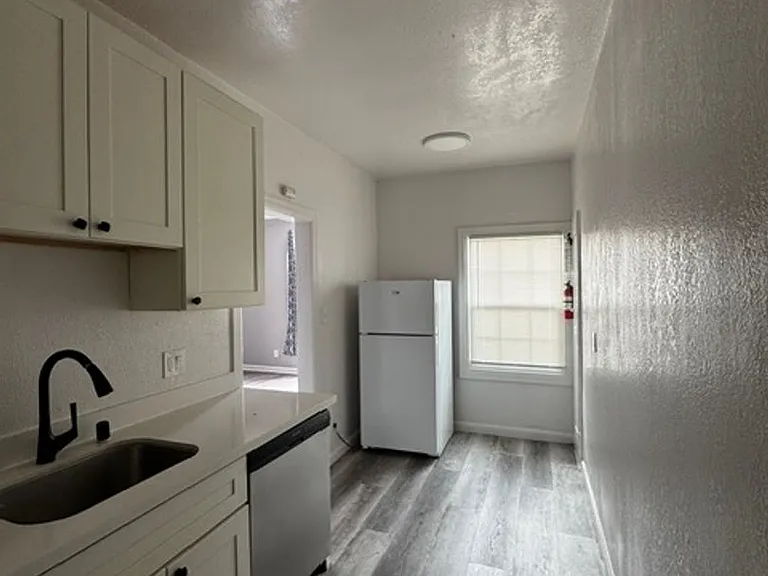 3220 Fruitvale Ave — Photo 6