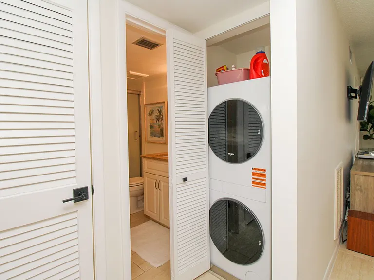 1686 Blue Point Ave #B7 — Photo 35