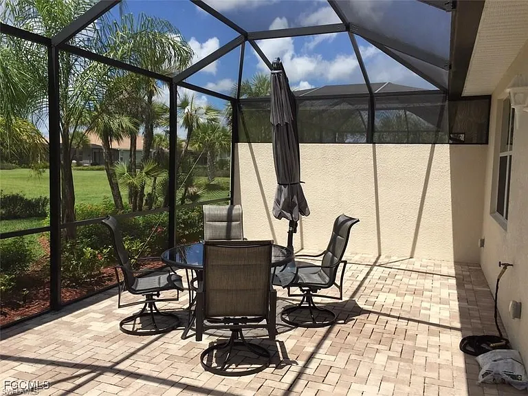 10702 Cetrella Dr — Photo 14
