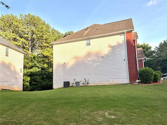 4th image of 385 Simonton Crest Dr