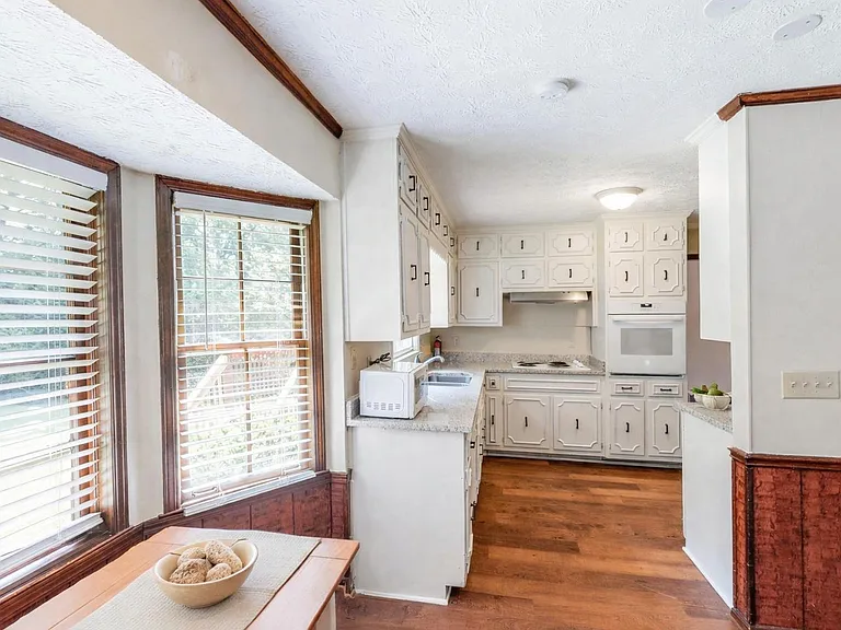 2116 Tudor Castle Cir — Photo 3