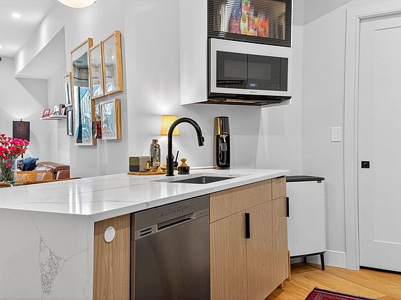 3rd image of 1710 Dorchester Ave #202
