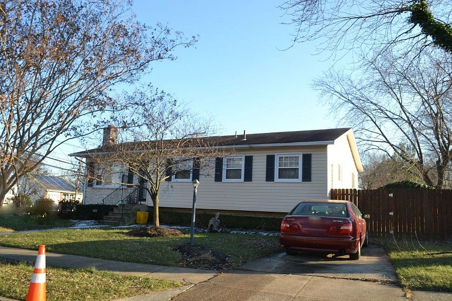 2nd image of 2000 Concord Ln