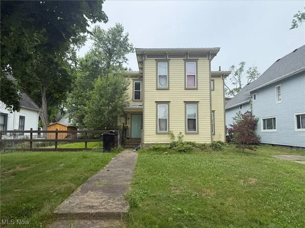 247 Whitney St, Conneaut, OH 44030