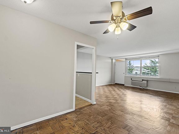 5th image of 2030 N Adams St APT 1211