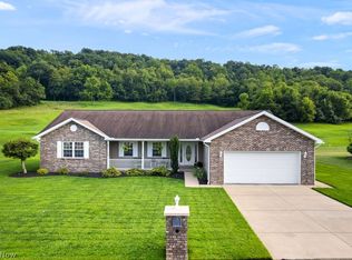 120 Woodridge Dr, Mineral Wells, WV 26150