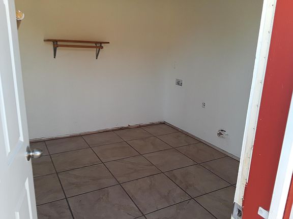 4th image of 544 Riverview Cir