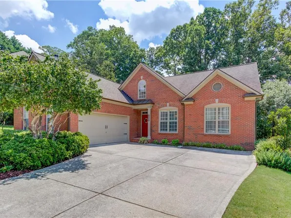 2515 Chandler Grove Dr, Buford, GA 30519