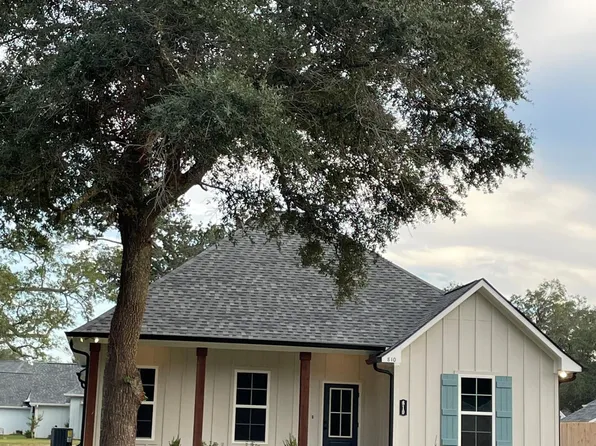 810 Old Spanish Trl, Bay Saint Louis, MS 39520