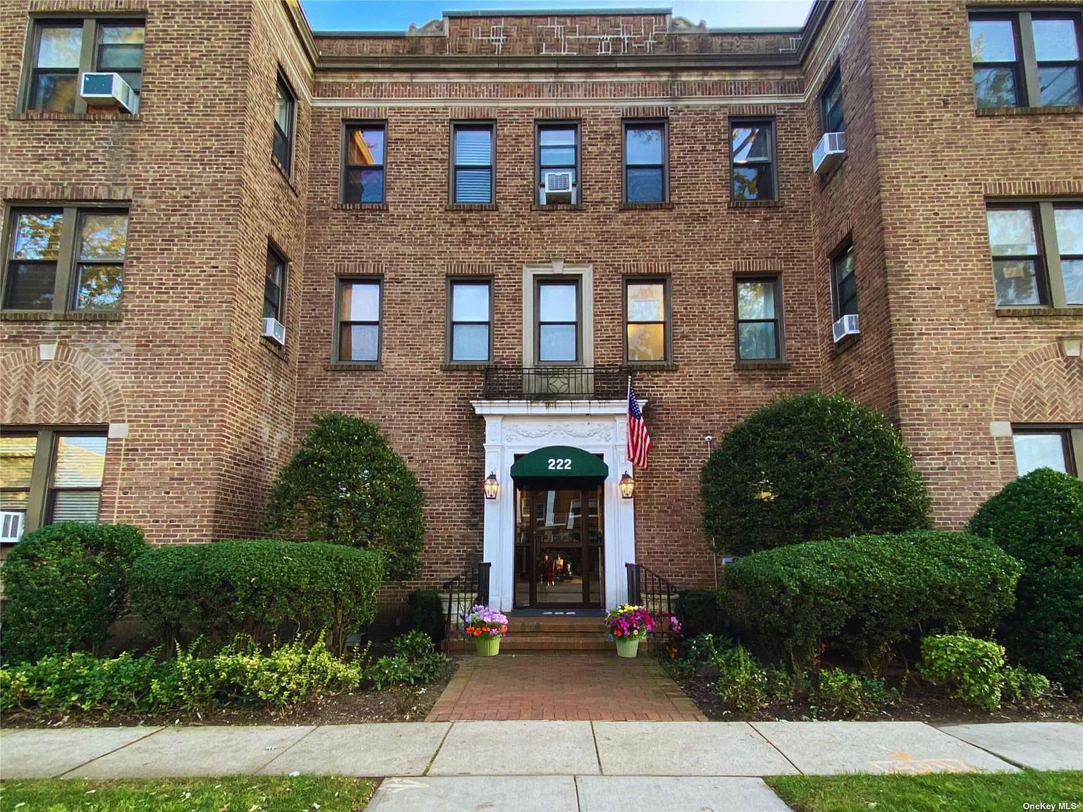 222 7th St APT 3F, Garden City, NY 11530 Zillow