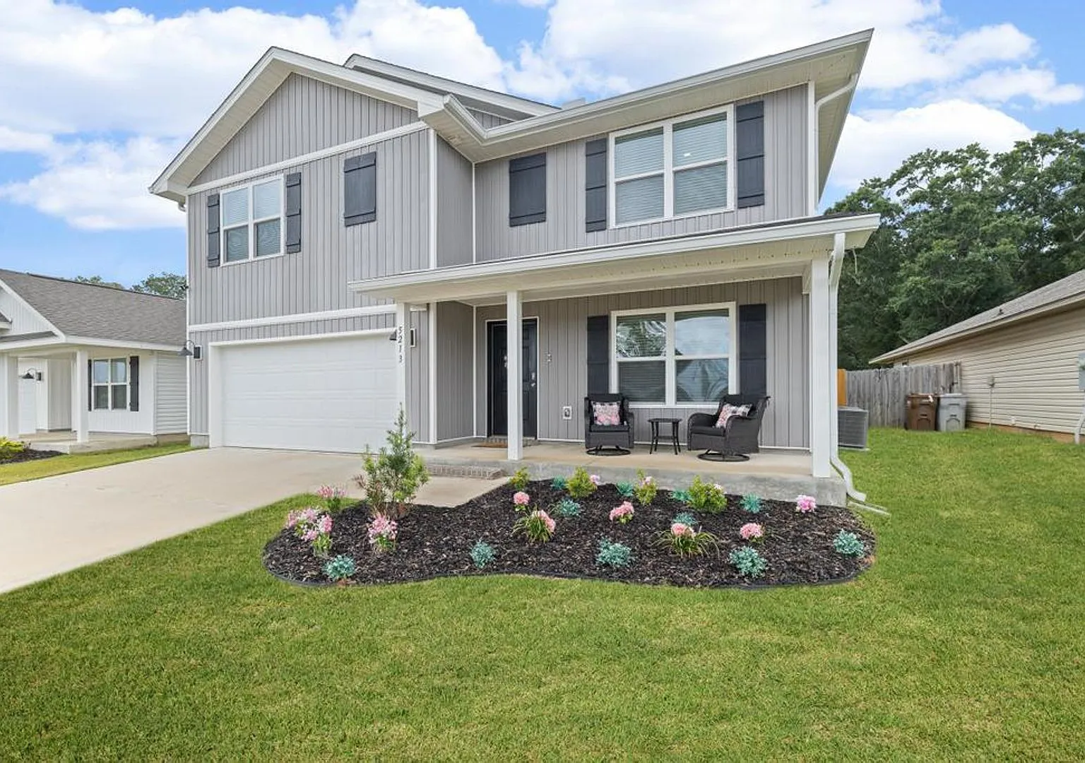 Spacious 5 bedroom, 3 bath two-story home that's big on style, space, and fun! — Photo 2