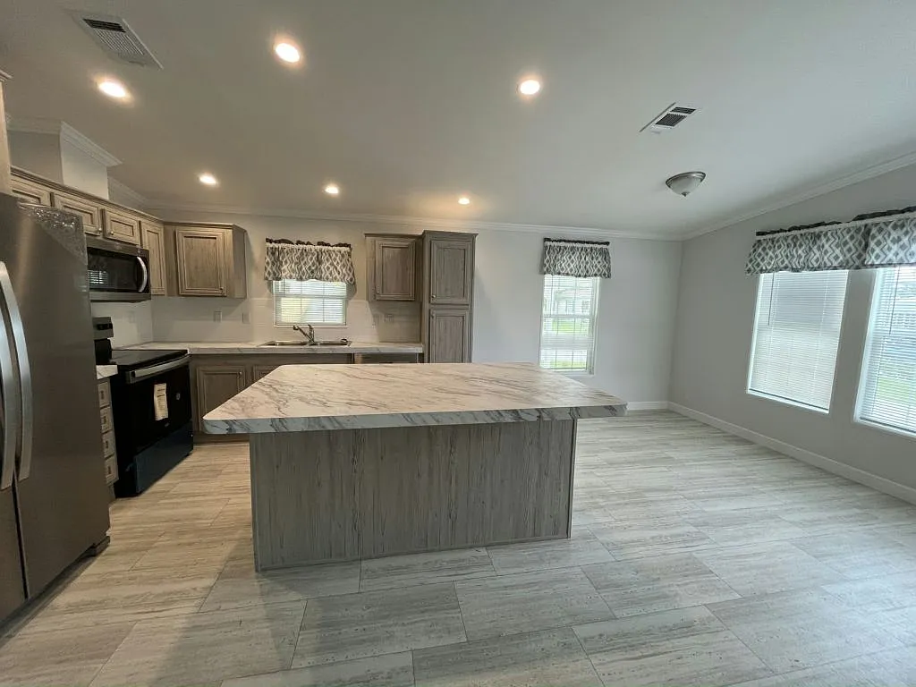 3 bed, 2.0 bath, 1355 sqft, $1,150 — Photo 4