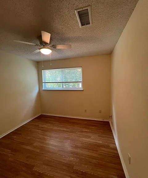 Middle Bedroom