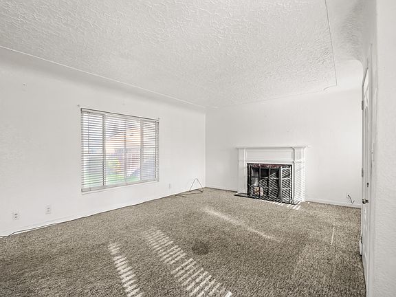 3rd image of 1315 E Fountain Way