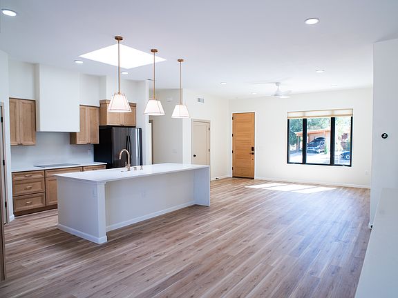 5th image of 801 Wellesley Dr NE