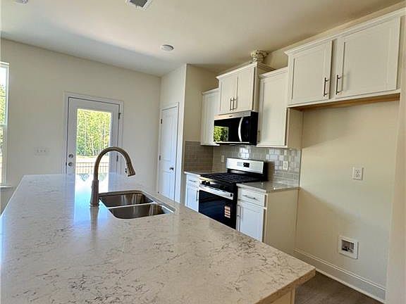 3rd image of 1247 Hammond Dr