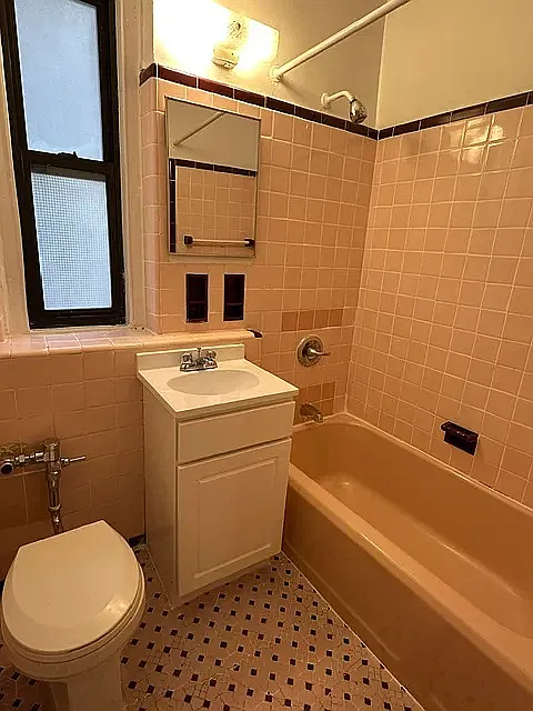 917 Sheridan Avenue — Photo 3