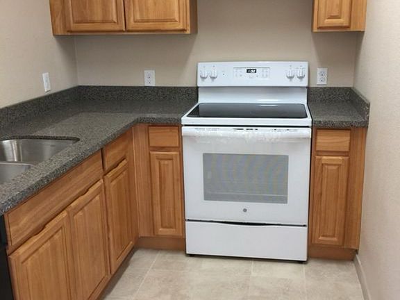 3rd image of 5203 Brooklyn Ave NE #1