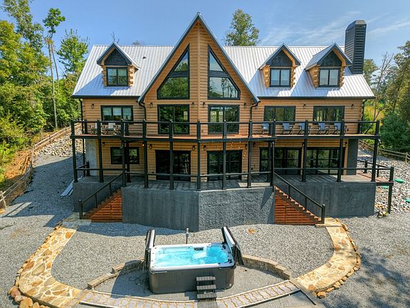 3rd image of 566 Canoe Point